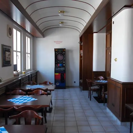 Im Bahnhof 3*